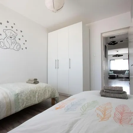 Glabur - The Cozy 2 Bdr - City, Free Parking & Wifi, Welcomes You!!! Apartman